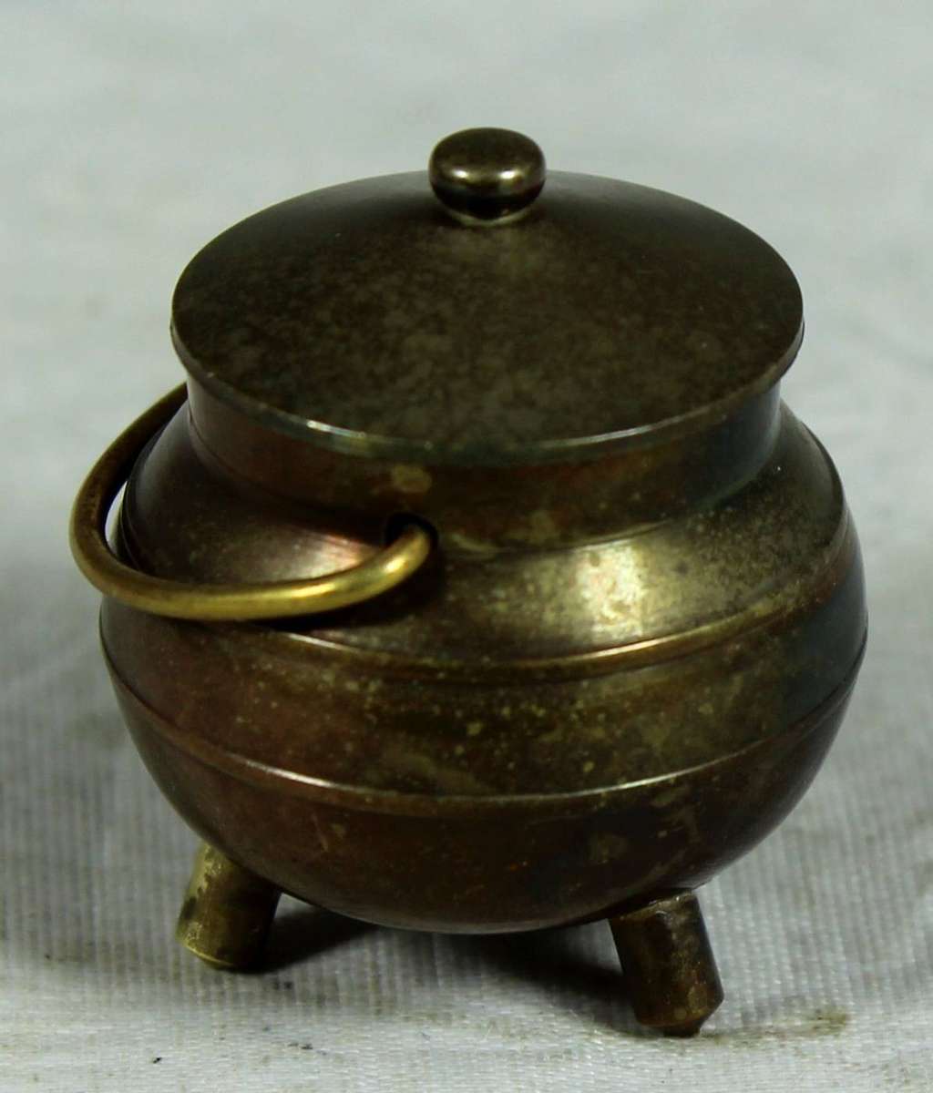 Miniature Brass - 3 legged pot