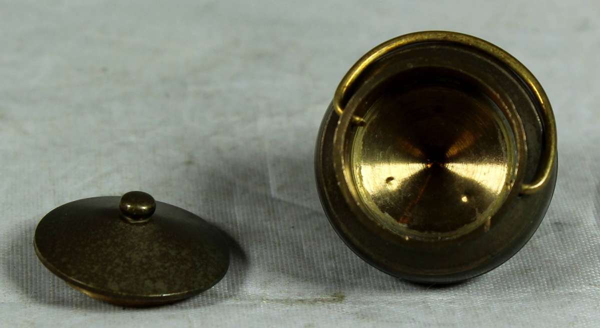 Miniature Brass - 3 legged pot