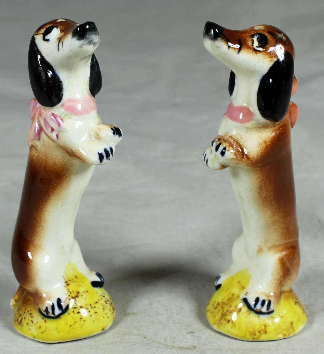 Character salt & pepper set - begging sausage dogs