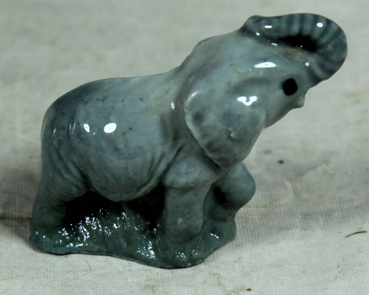 Wade wimsie - dark gray elephant