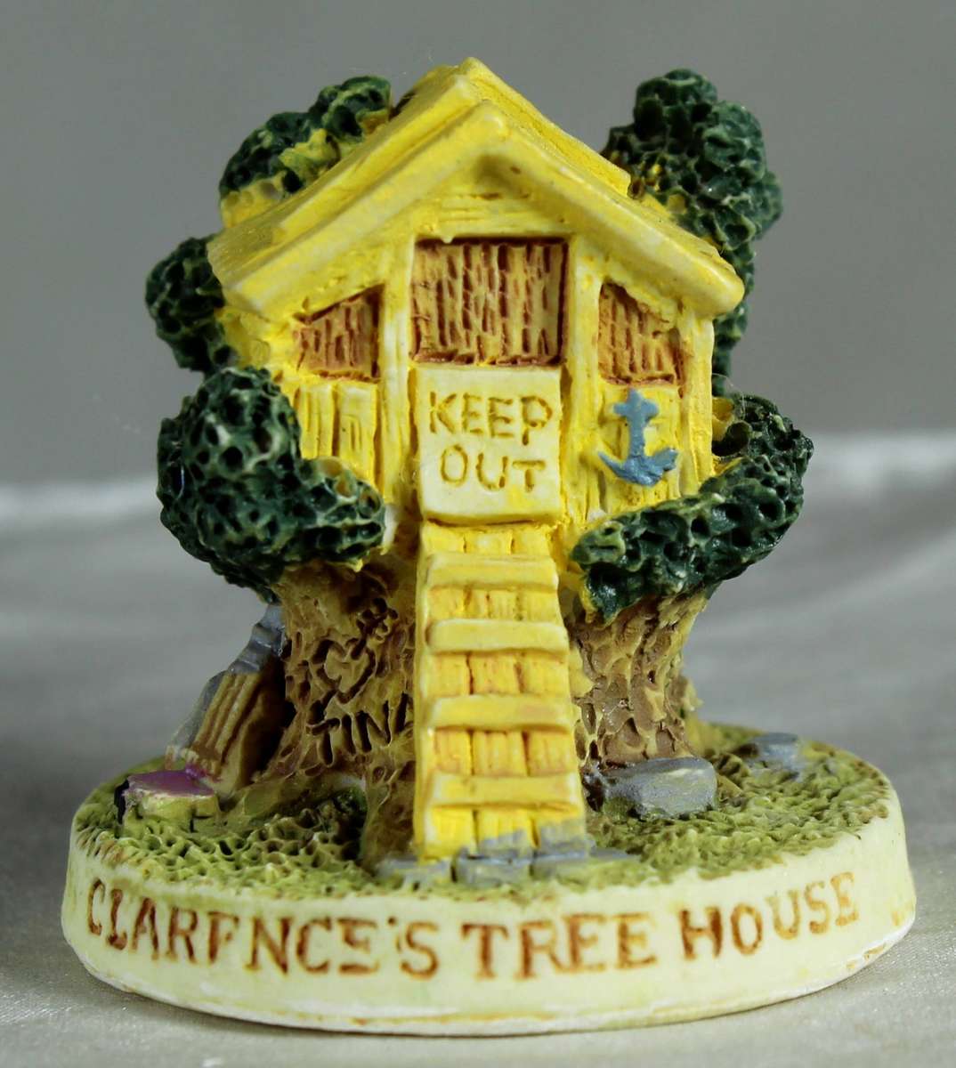 Miniature Clarence's tree house - Lyons Tetley