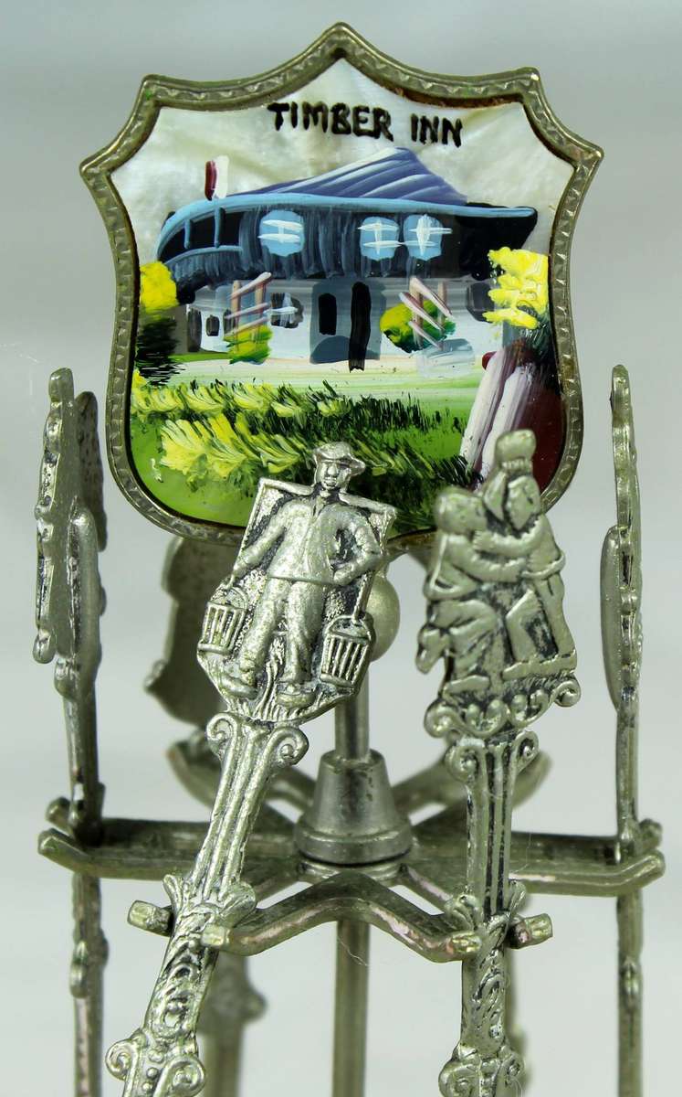 Set of embossed tea spoons - Timber Inn