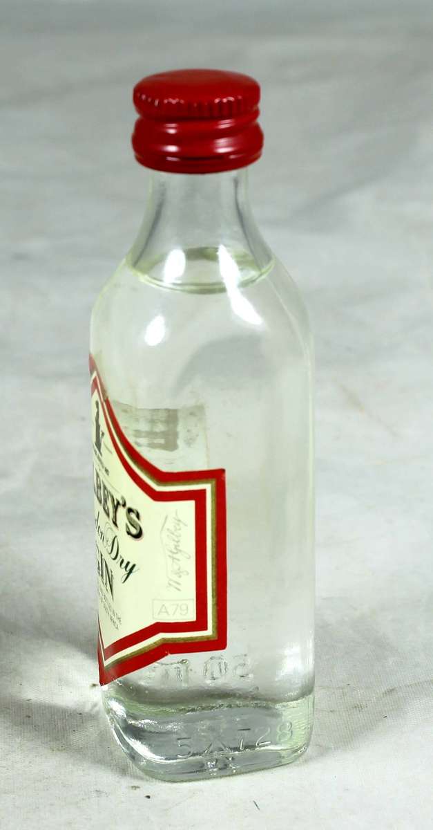 Mini liquor bottle - Gilbey's Dry Gin