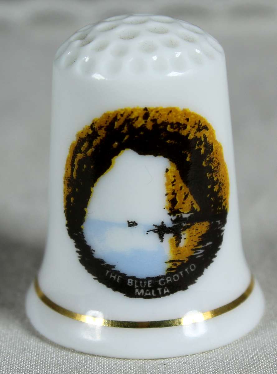 Bone China thimble - Briston potteries - malta