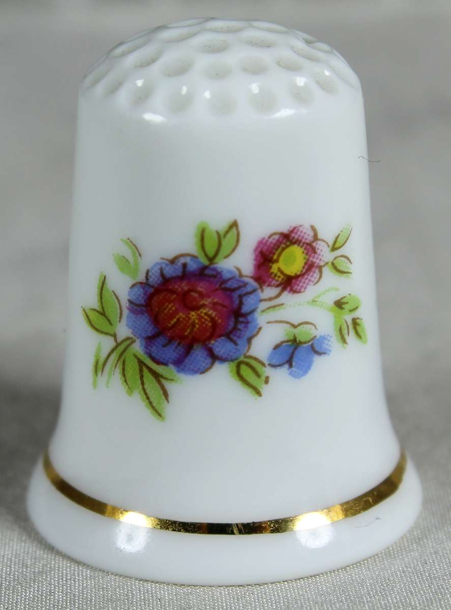 Bone China thimble - Briston potteries - malta