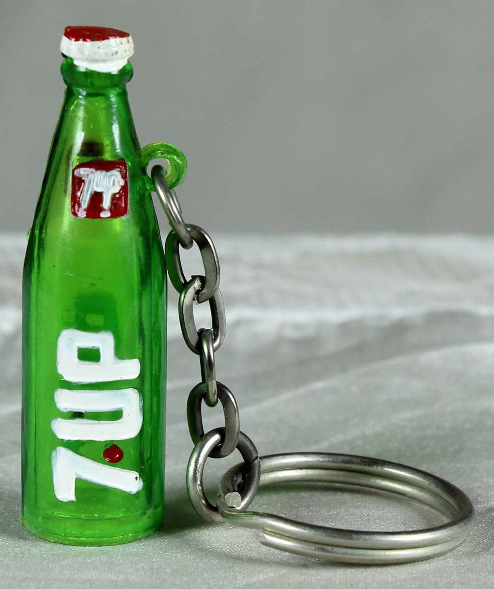 Keychain - 7up miniature bottle