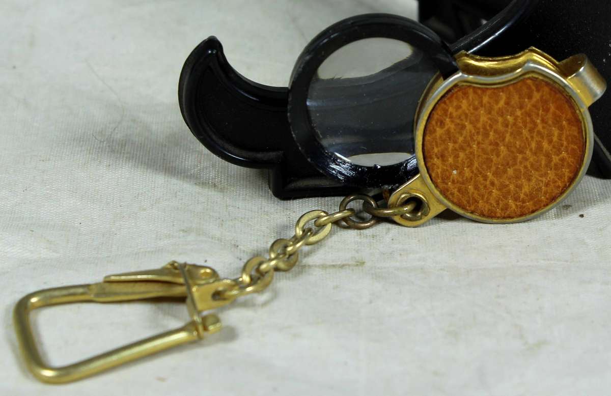 Keychain - Magnifying pocket glass