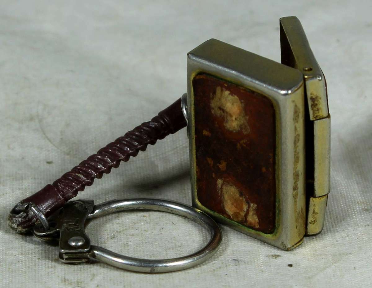 Keychain - Suitcase with leather inserts