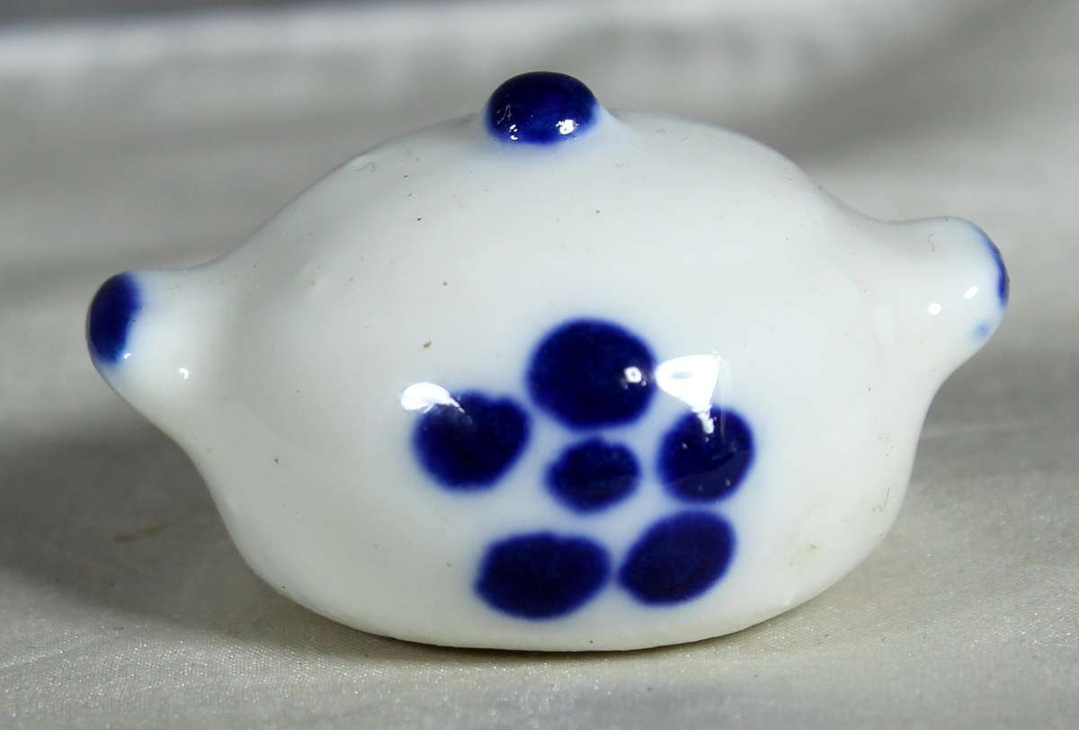Miniature white & blue pot
