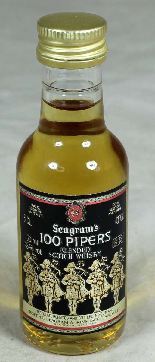 Mini liquor bottle - Seagram's 100 Pipers whiskey
