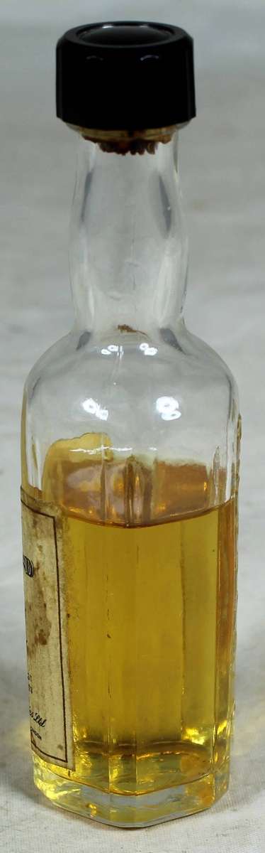 Mini liquor bottle - Gilberts Gold Blended whisky