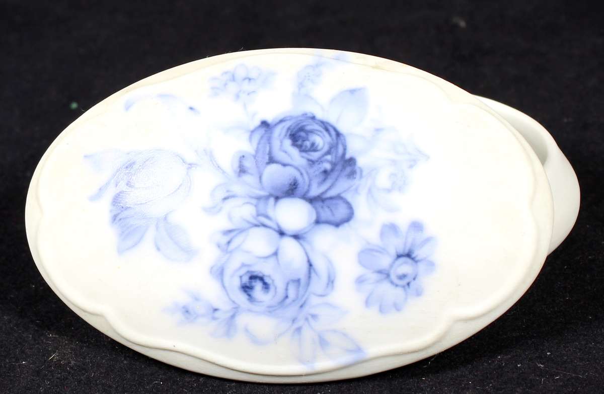 Le Roy Limoges lidded trinket box