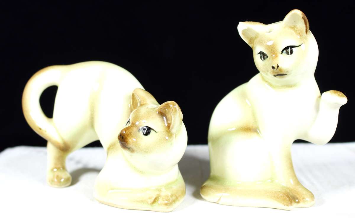 Pair of cats salt & pepper shaker set