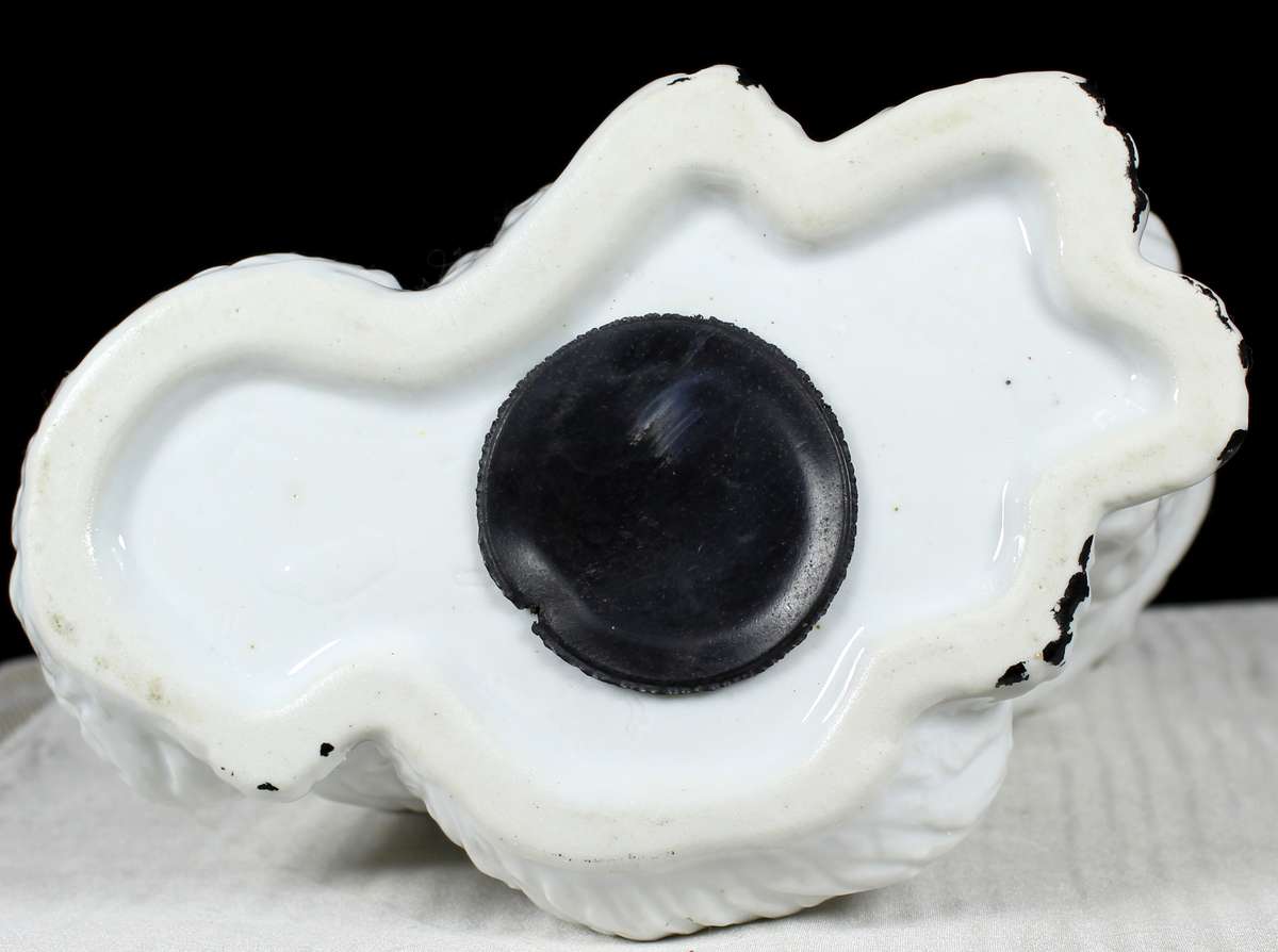 Porcelain cat with kitten money box