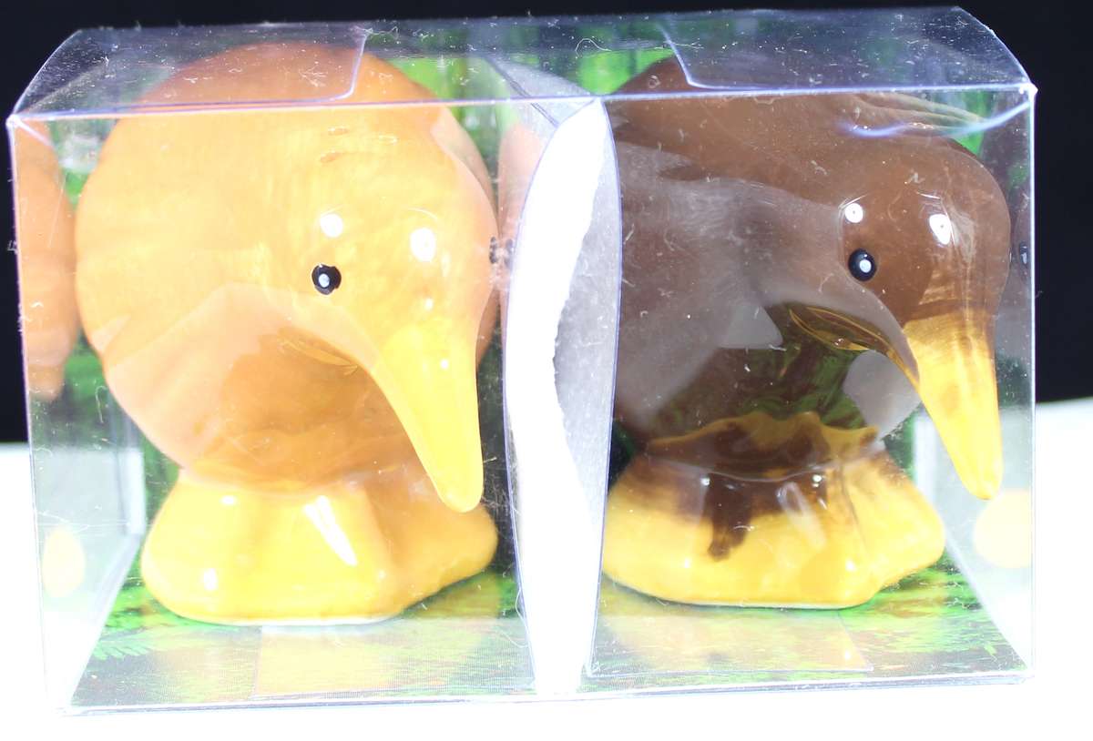 Kiwi salt & pepper set (new In box)