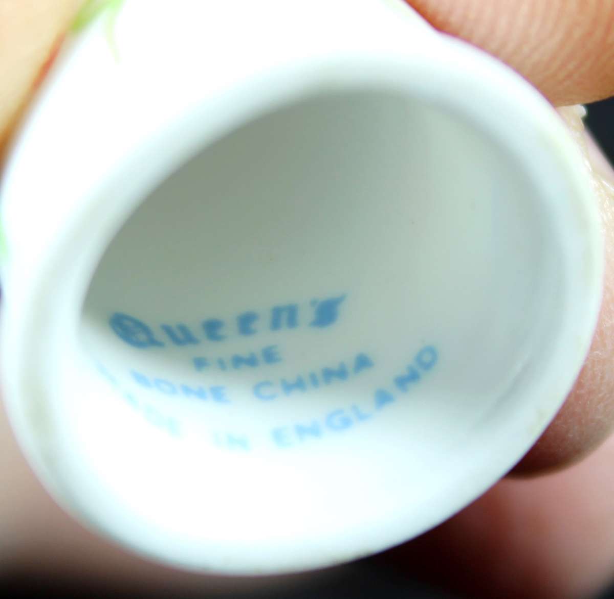Porcelain thimble - Queens - poppy