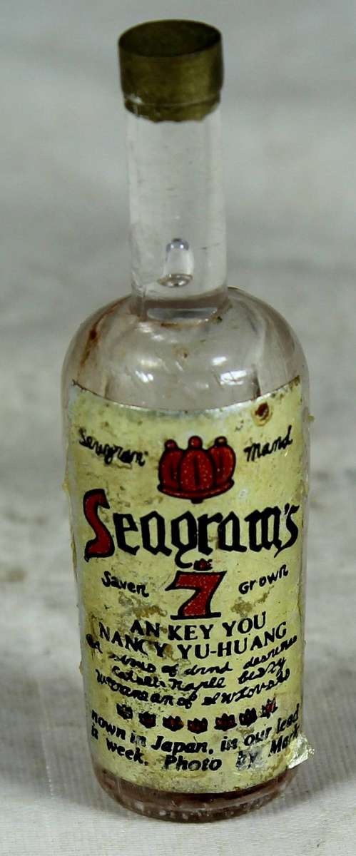 Mini miniature liquor plastic bottle - Seagrams 7