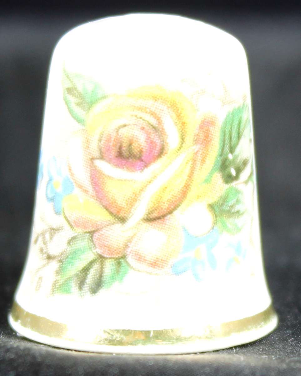 Porcelain Thimble - Masons - Roses