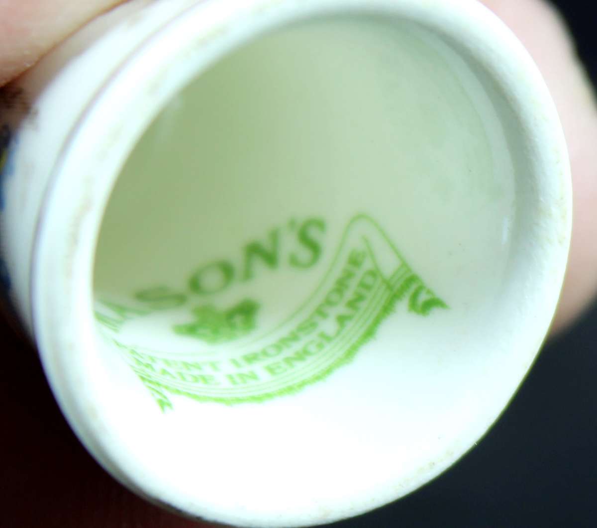 Porcelain Thimble - Masons - Roses