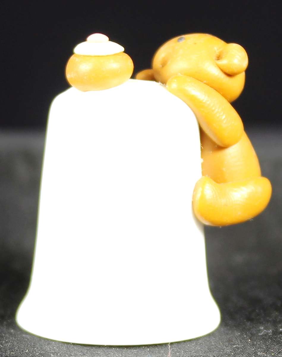 Porcelain Thimble - Bear With Cupcake