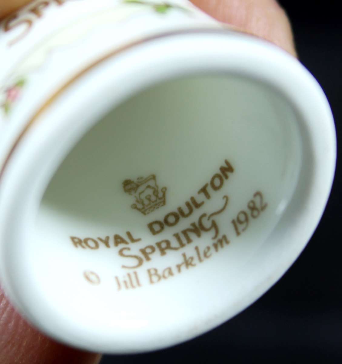 Porcelain Thimble - Royal Doulton - Spring