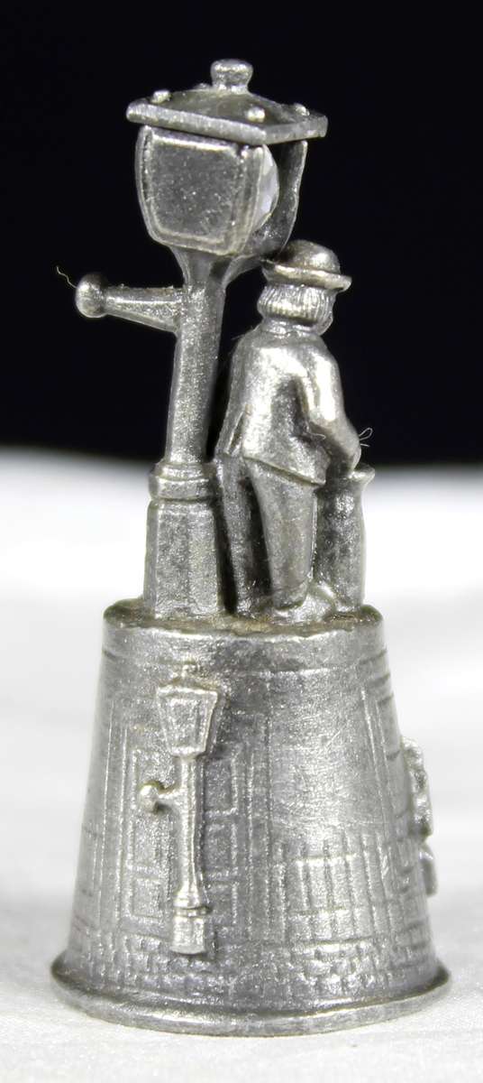 Metal Thimble - Man with Street Light
