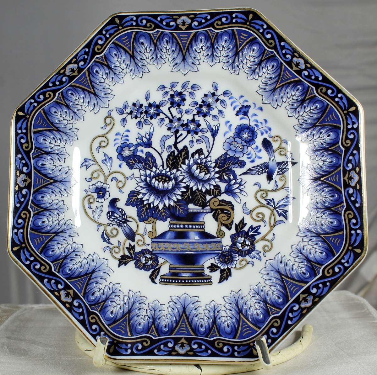 Imperial look a like - Octagonal blue, white & gold plate