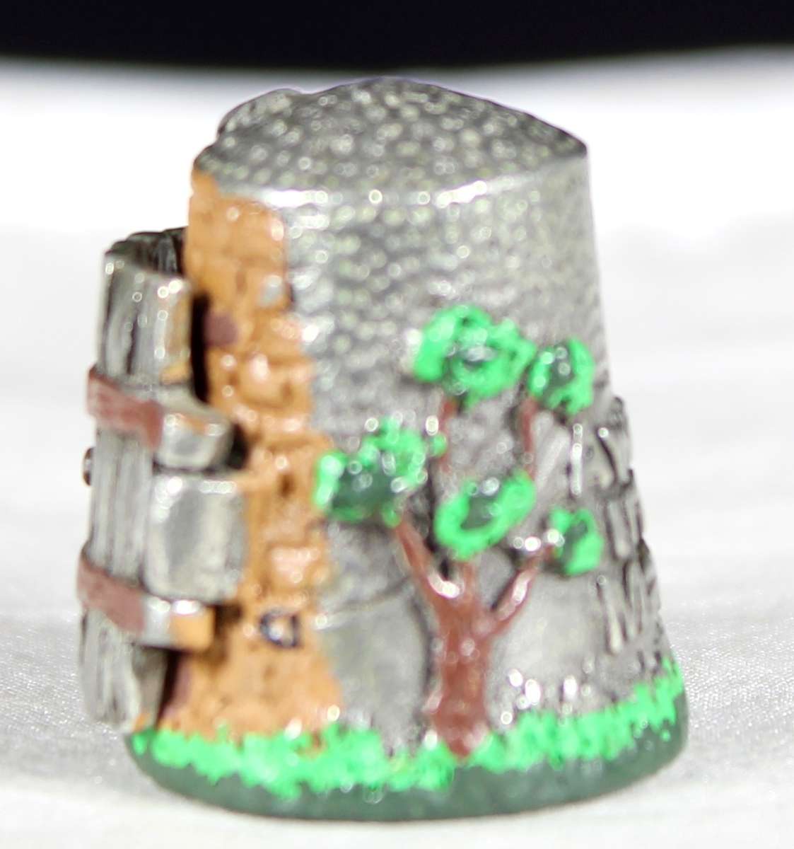 Metal Thimble - Stable Door - Mother and Child