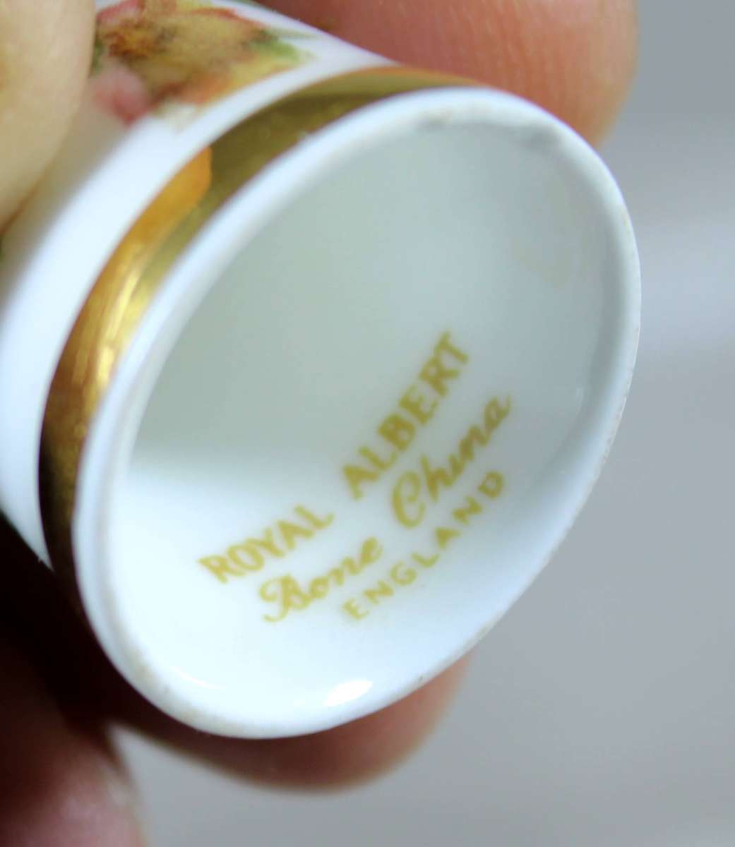Porcelain Thimble - Royal Albert - Firstborn