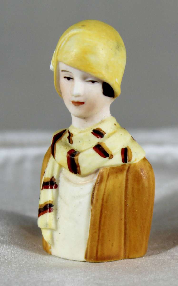 Avon American Fashion Lady Thimble