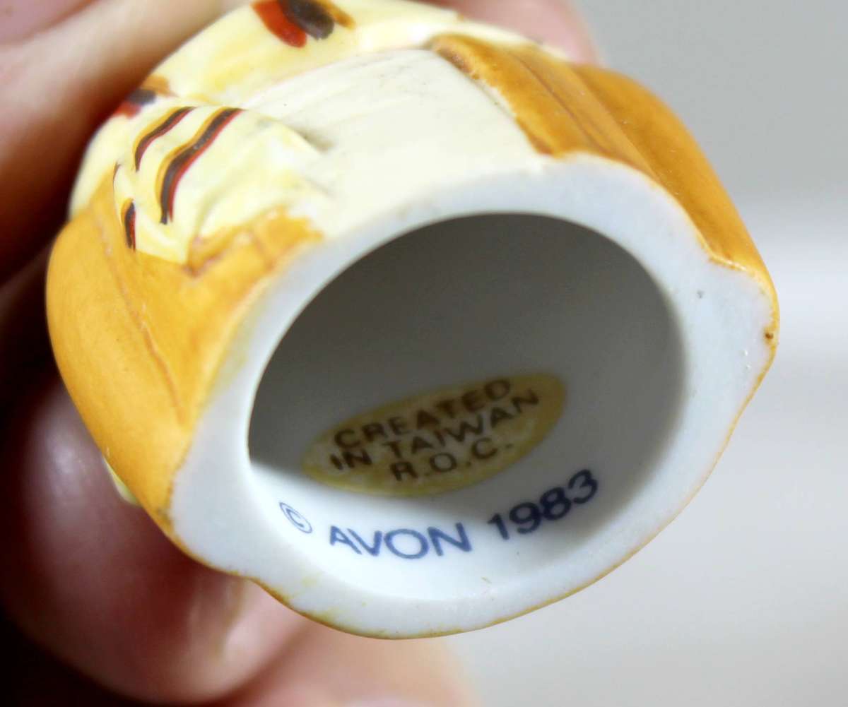 Avon American Fashion Lady Thimble