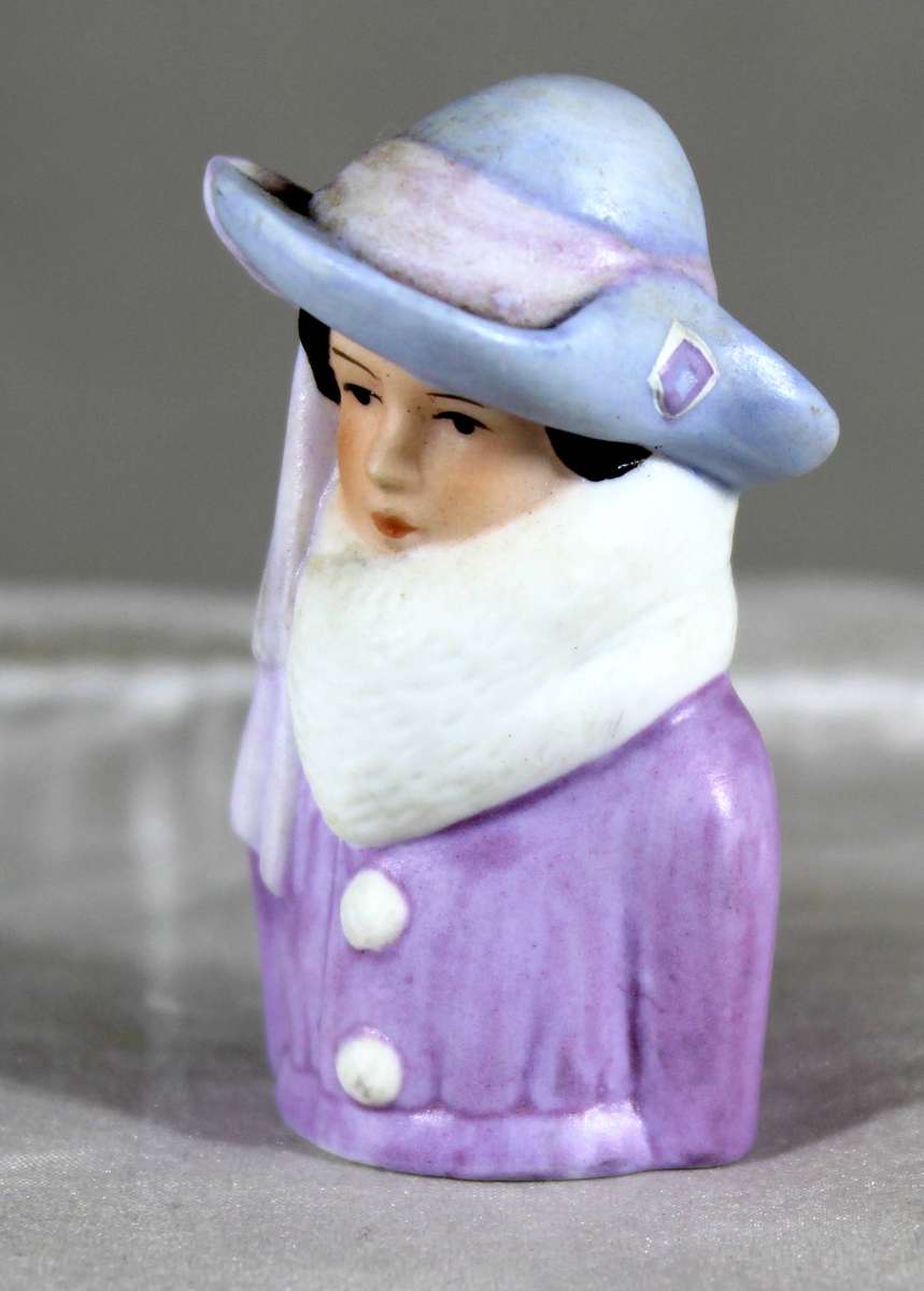 Avon American Fashion Lady Thimble