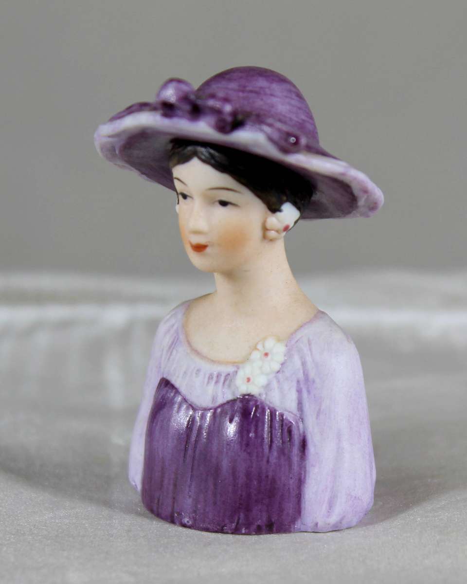 Avon American Fashion Lady Thimble
