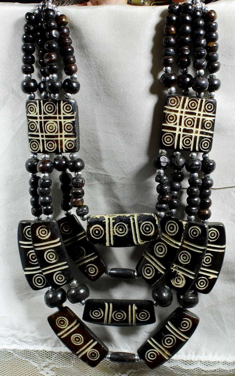 Costume Jewelry - Beaded Ethnic Necklace