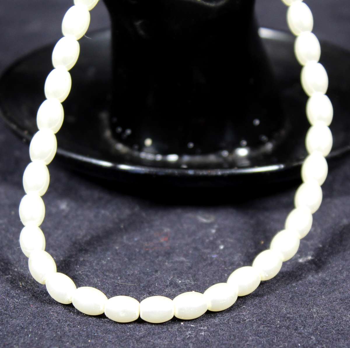Costume Jewelry - Pearl Necklace