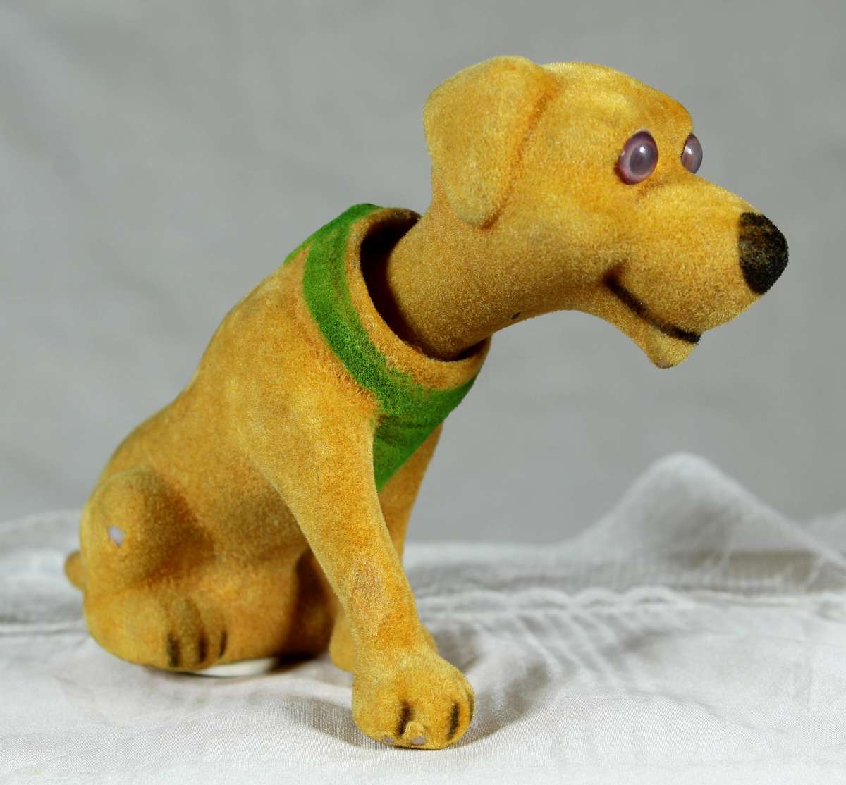 Happy bobble head doggy