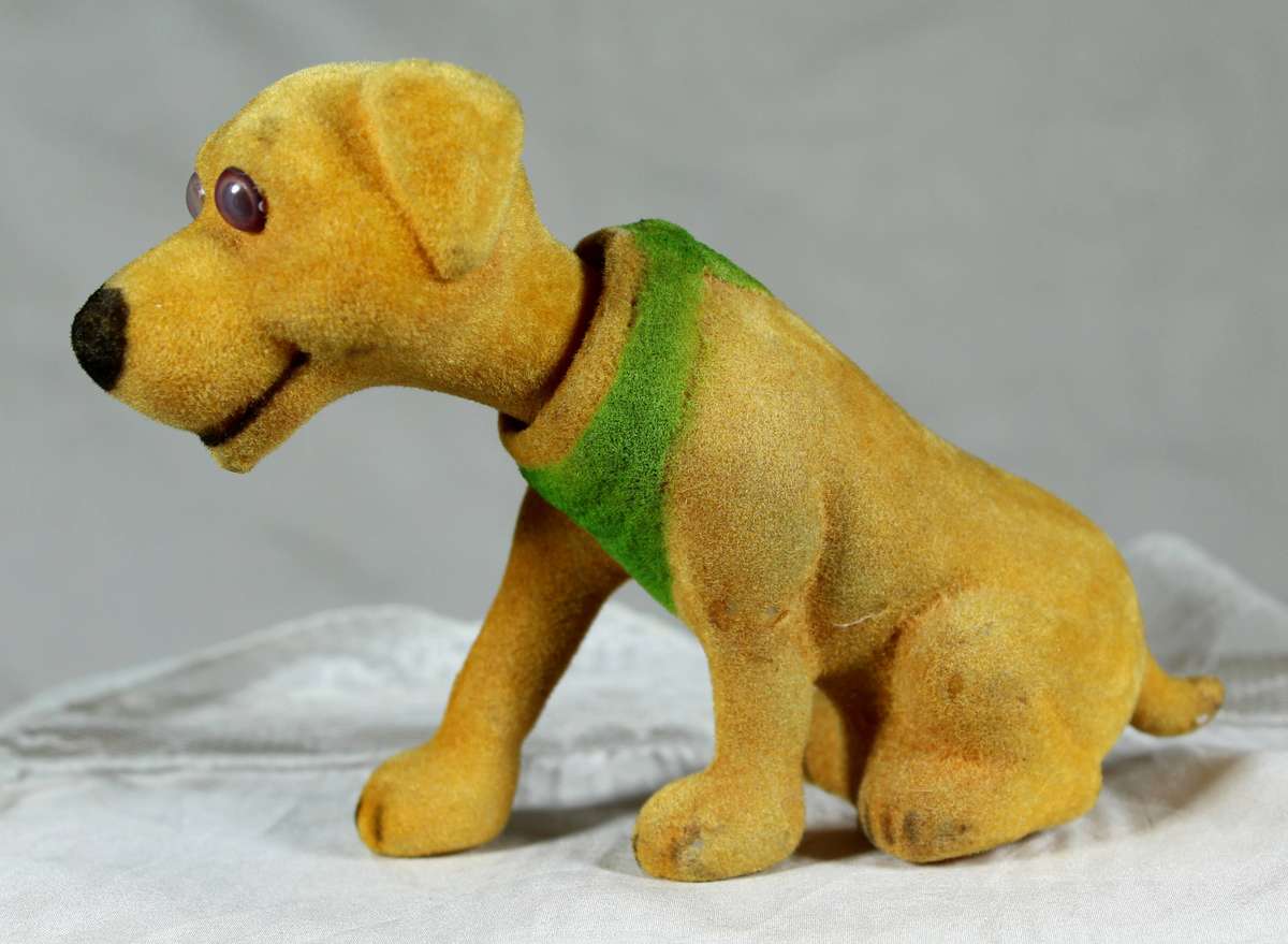 Happy bobble head doggy