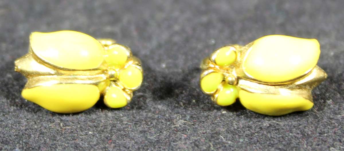Costume Jewelry - Set of Vintage Tulip Clip-on Earrings
