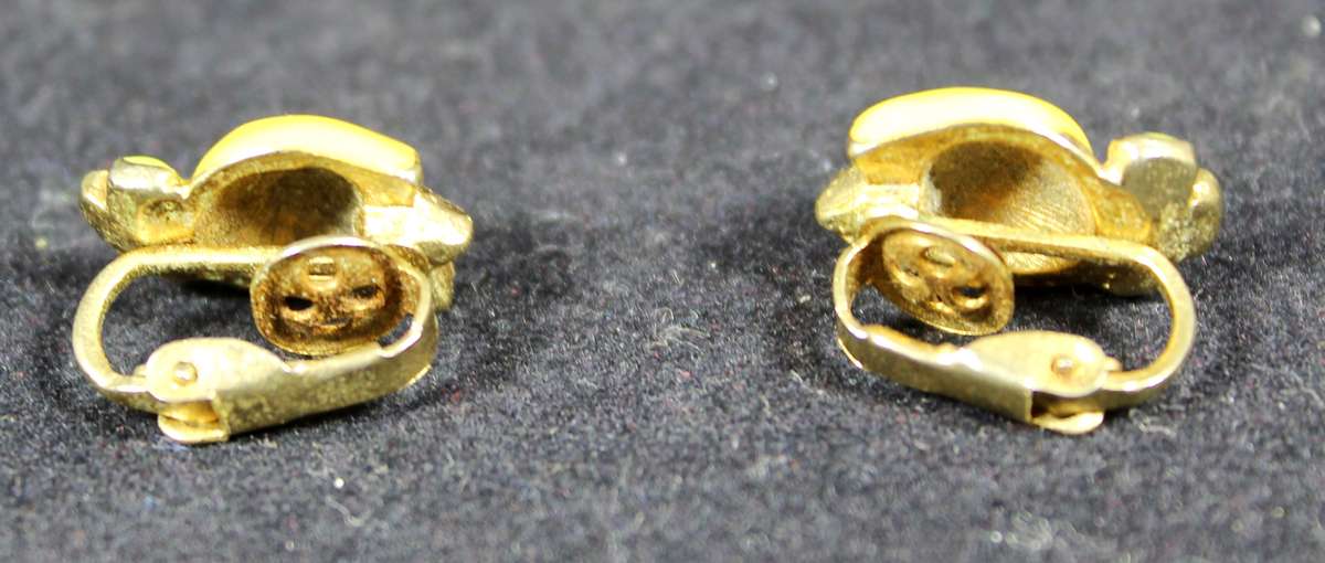 Costume Jewelry - Set of Vintage Tulip Clip-on Earrings