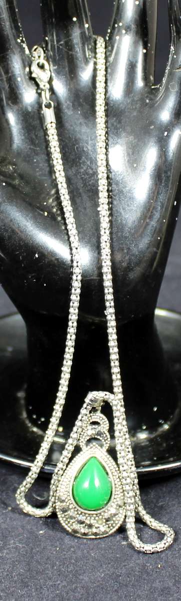 Costume Jewelry - Vintage Necklace with Semi-Precious Stone