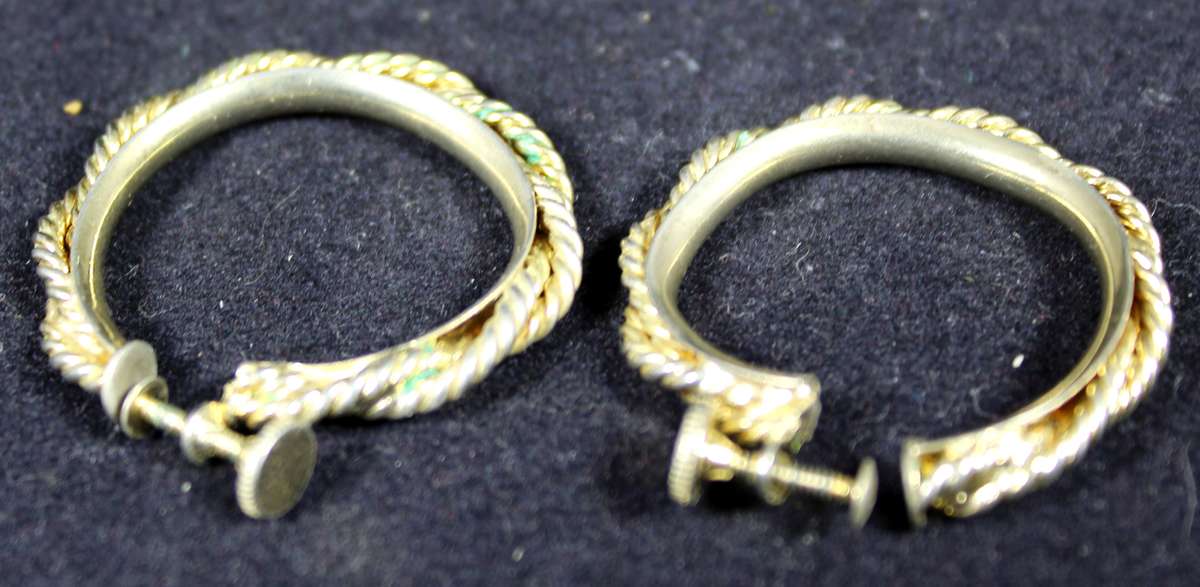 Costume jewelry - twisted wire golden earrings with screw-on