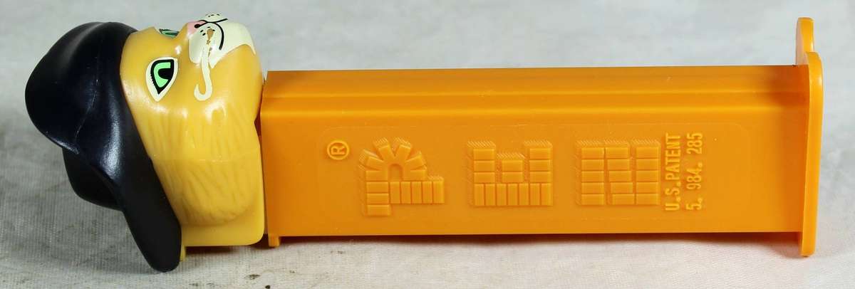 Collectible PEZ candy dispenser - Puss in Boots from Shrek
