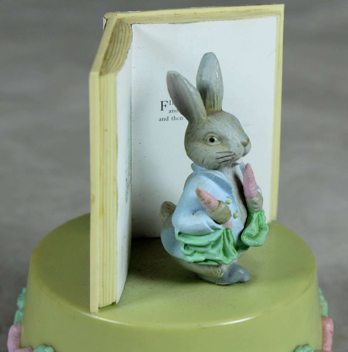 Beatrix Potter - music box - the tale of Peter Rabbit