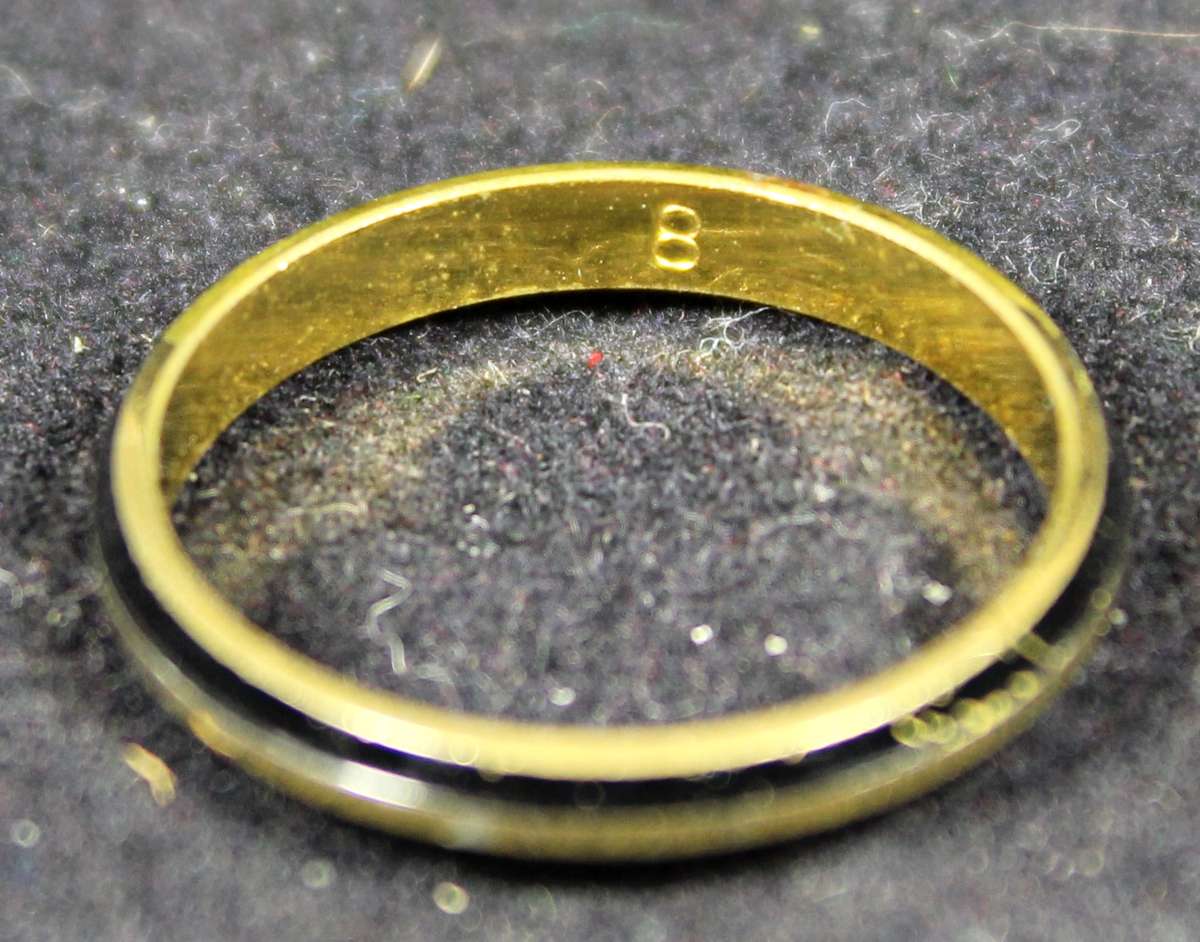 costume jewelry - very fine pinky ring - black