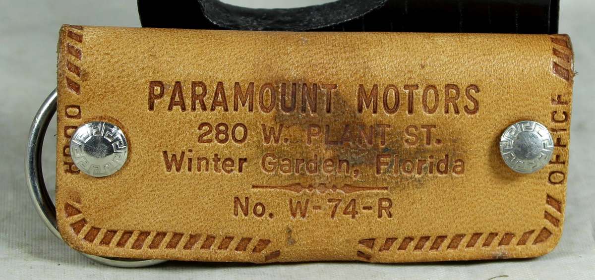 Collectible keyring - Paramount motors