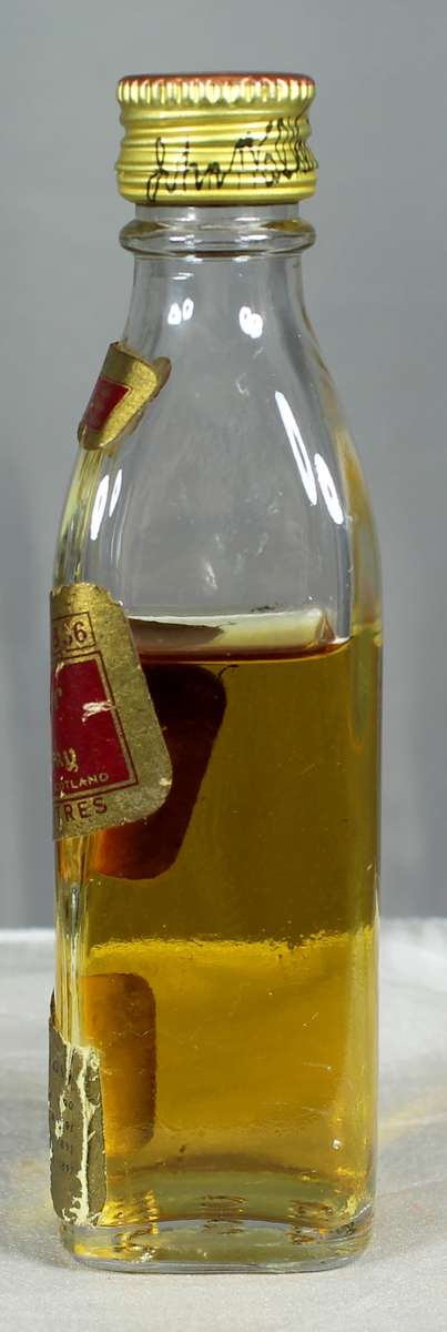 Mini liquor bottle - Johnnie Walker - Red whiskey