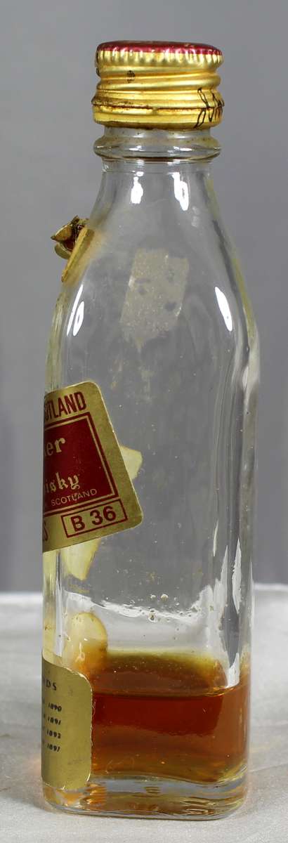 Mini liquor bottle - Johnnie Walker - Red whiskey