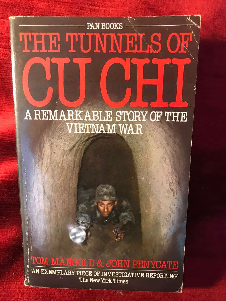 The Tunnels of Cu Chi: A Remarkable Story of the Vietnam War - Tom Mangold & John Penycate