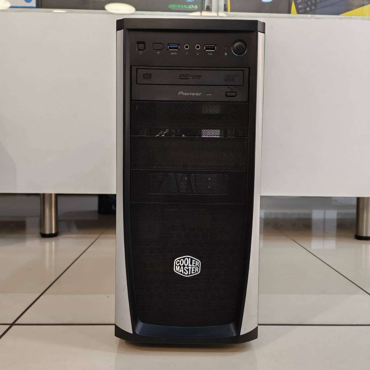 Cooler Master Mid Tower chassis