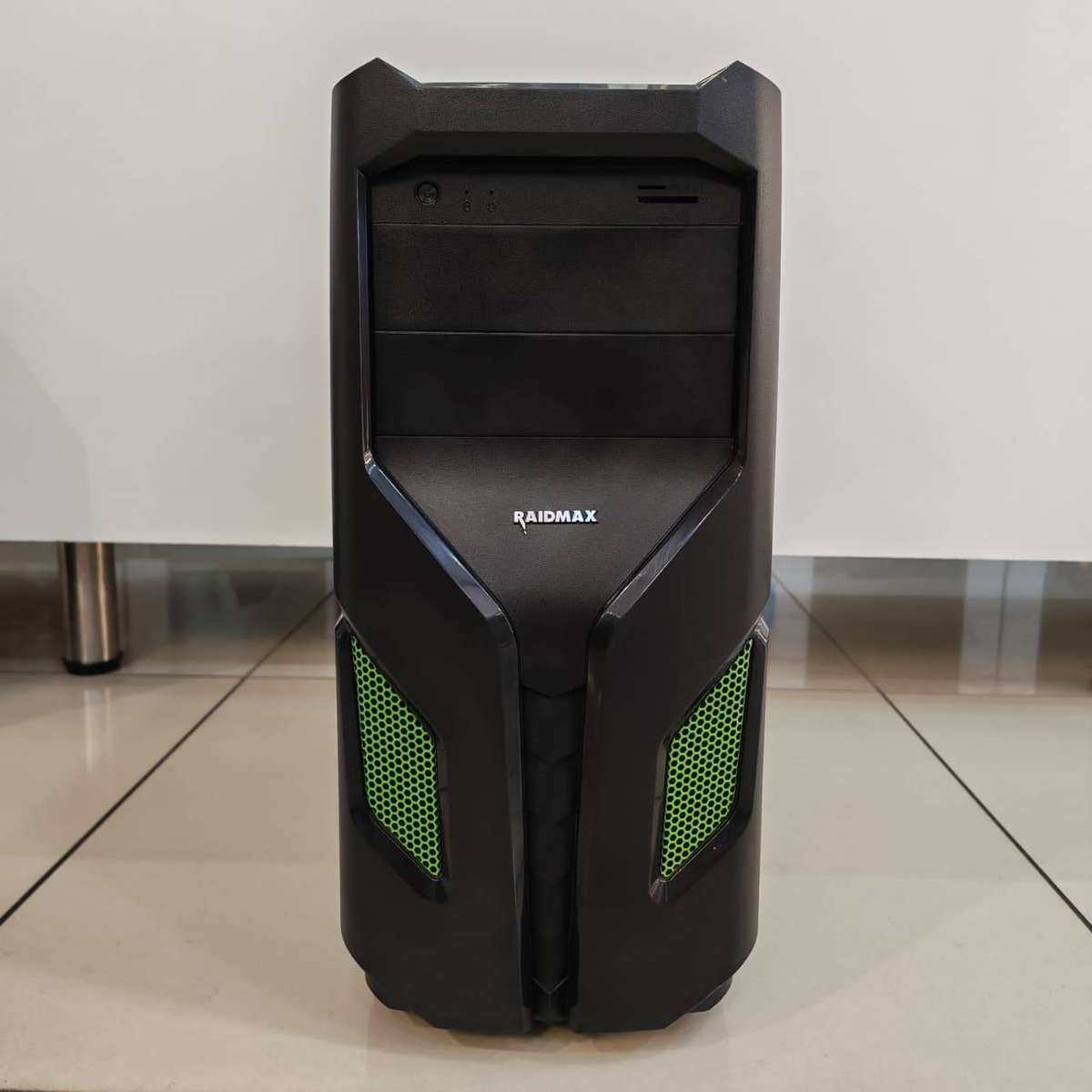 Raidmax Mid Tower chassis